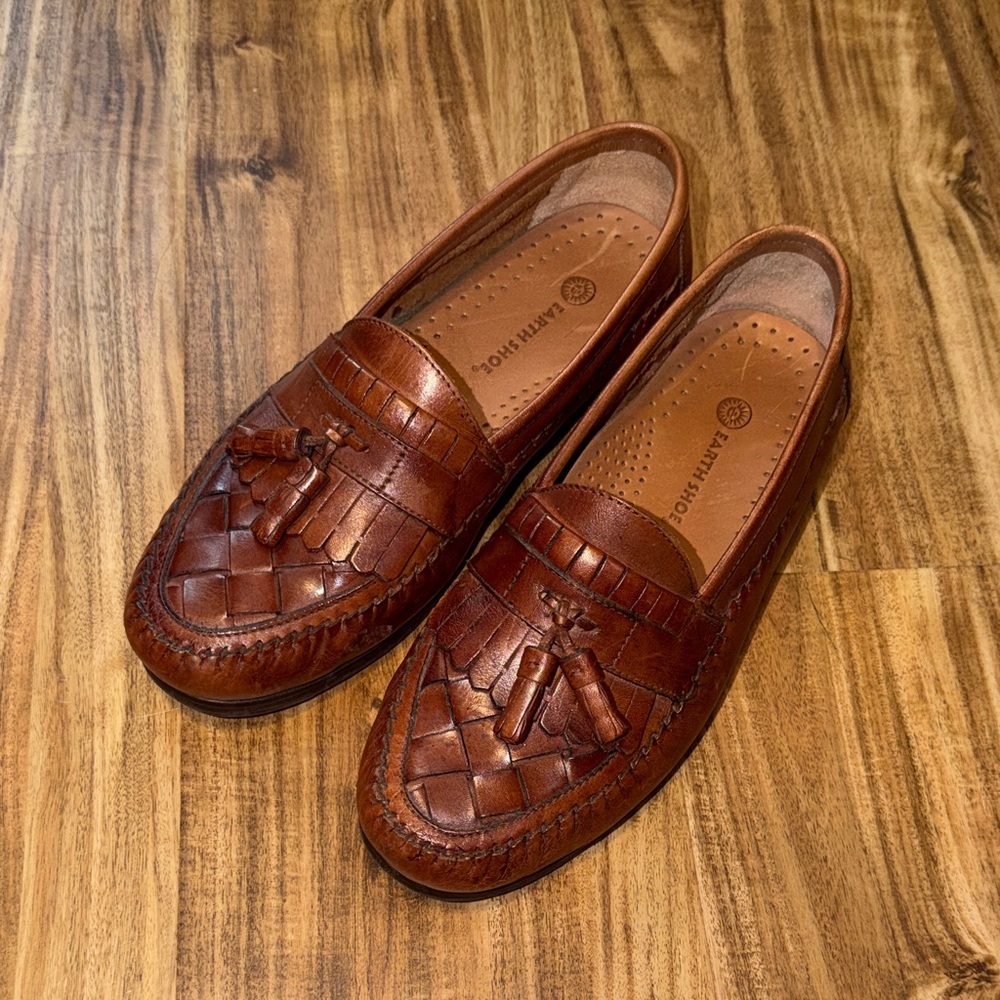 Earth shows Mens 9 w we Brown Leather Tassel Loafers slip on business casual EUC